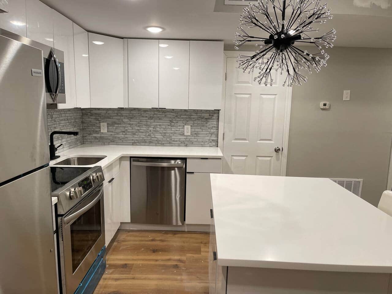 Full kitchen