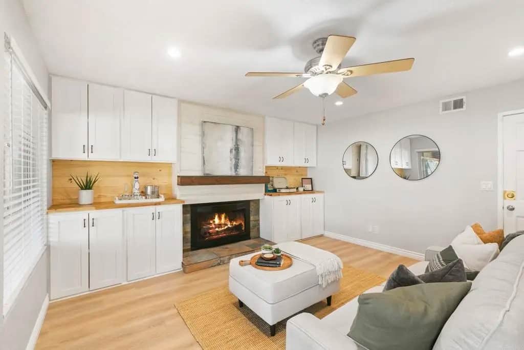 Cozy Living Area w/ Fireplace Cozy Living Area w/ Fireplace