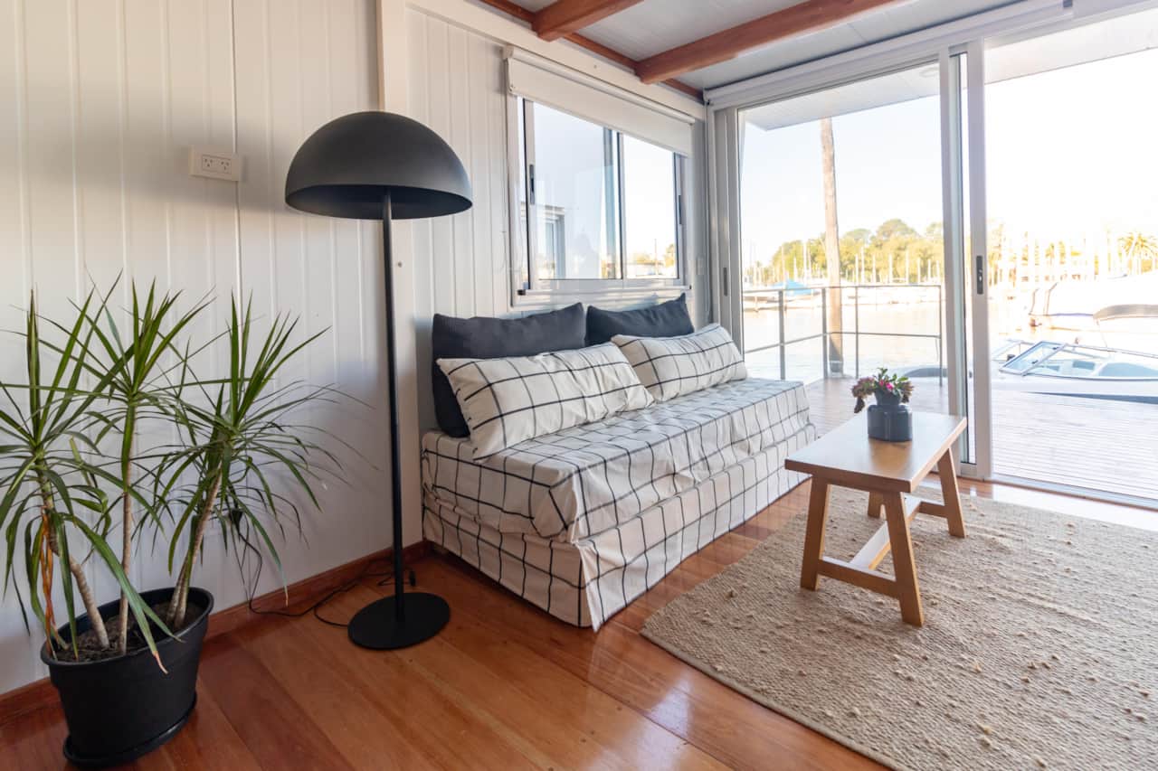 2 J1 A4631