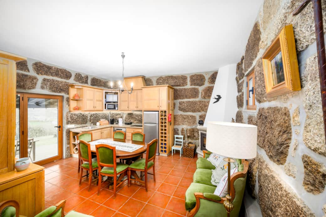 Conforto moderno numa casa de campo tradicional.