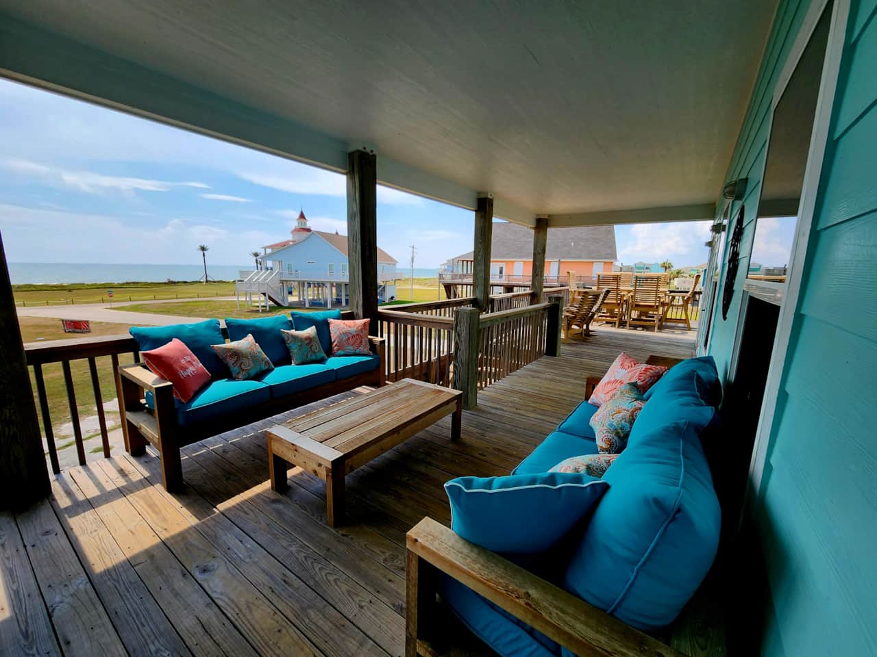 Comfortable outdoor conversation seating!