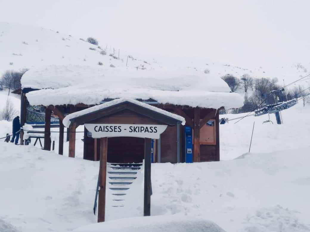 TS du Mollaret en face de la sortie de la résidence