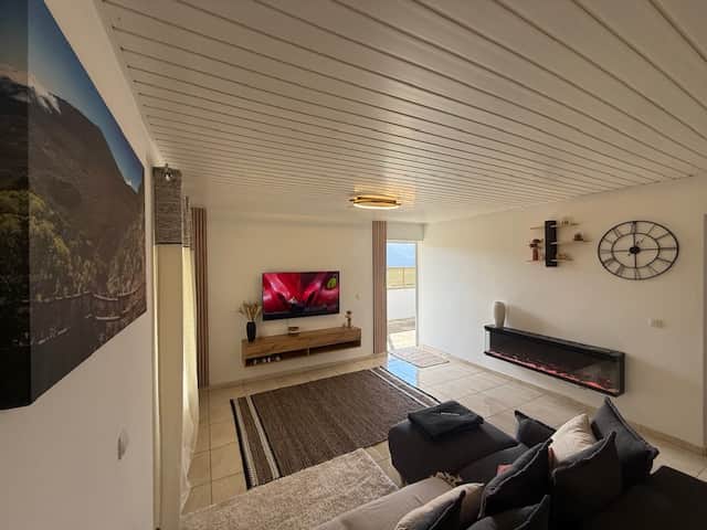 salon avec cheminée