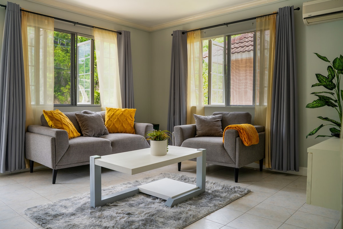 Kingston Skyline Escape living room