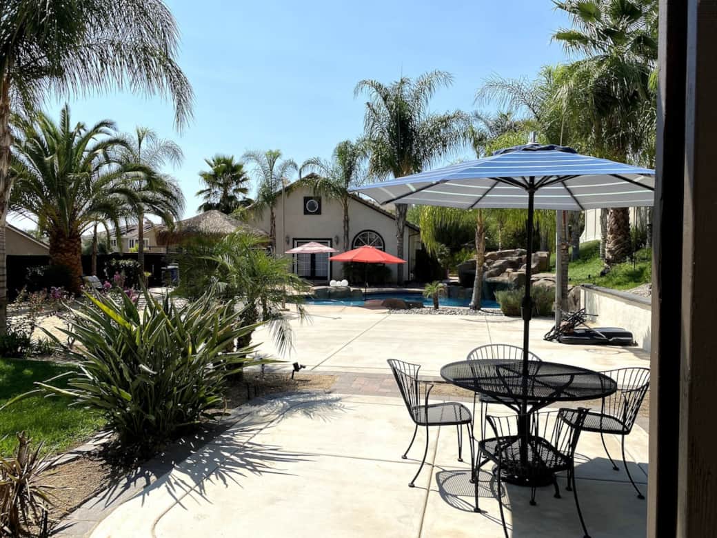 Pool House steps from tropical pool, spa & fire pit Pool House steps from tropical pool, spa & fire pit