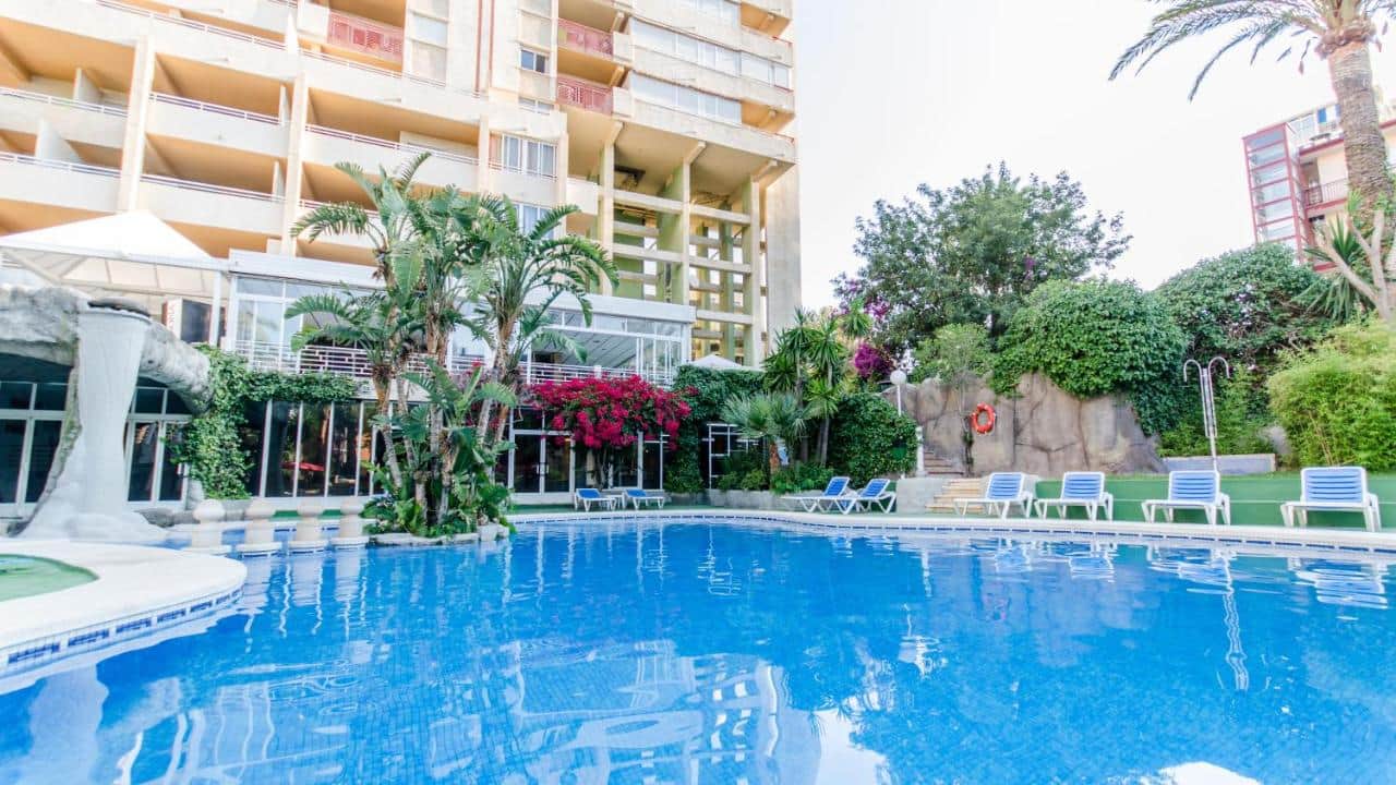 Apartment swimming pool