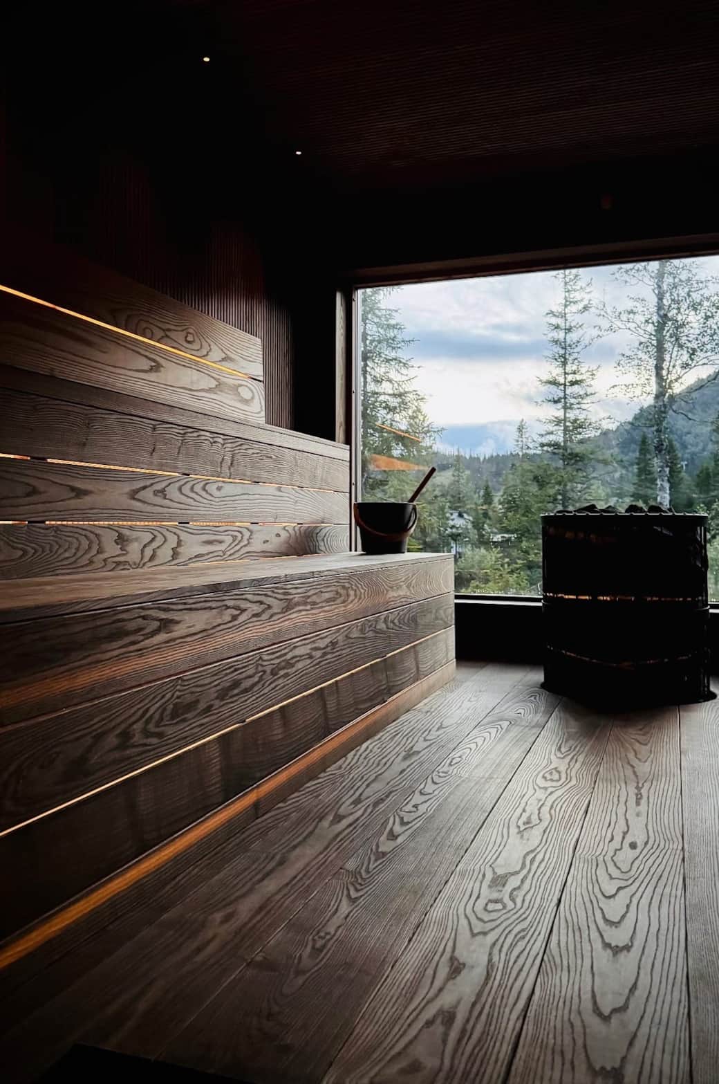 Oavsett årstid finns här tid för avkoppling, till bastun finns en stor relax och lounge. 