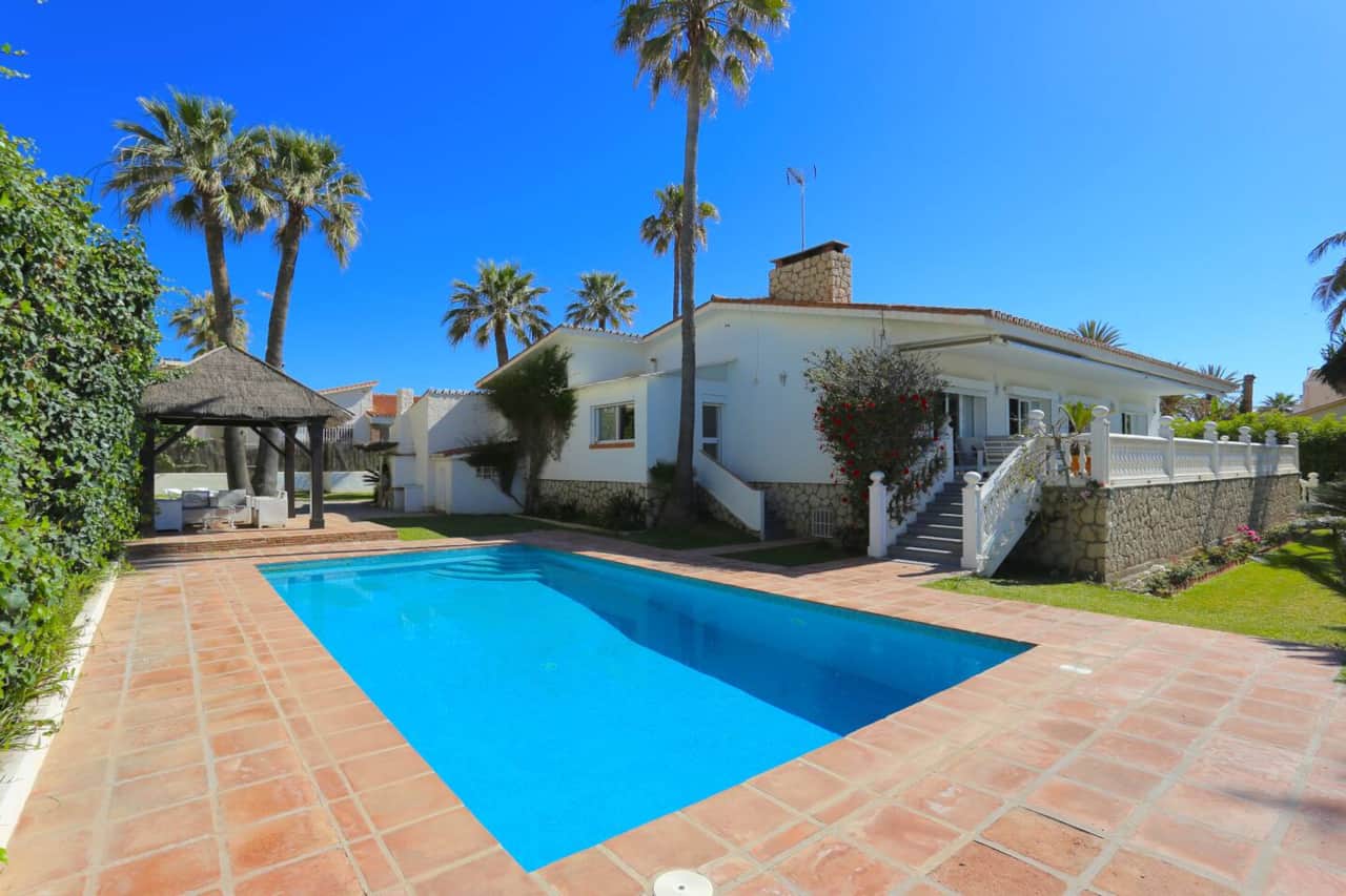 VILLA DEL MAR Beachfront Premium House Rincón de la Victoria Málaga HOMINGBOOK