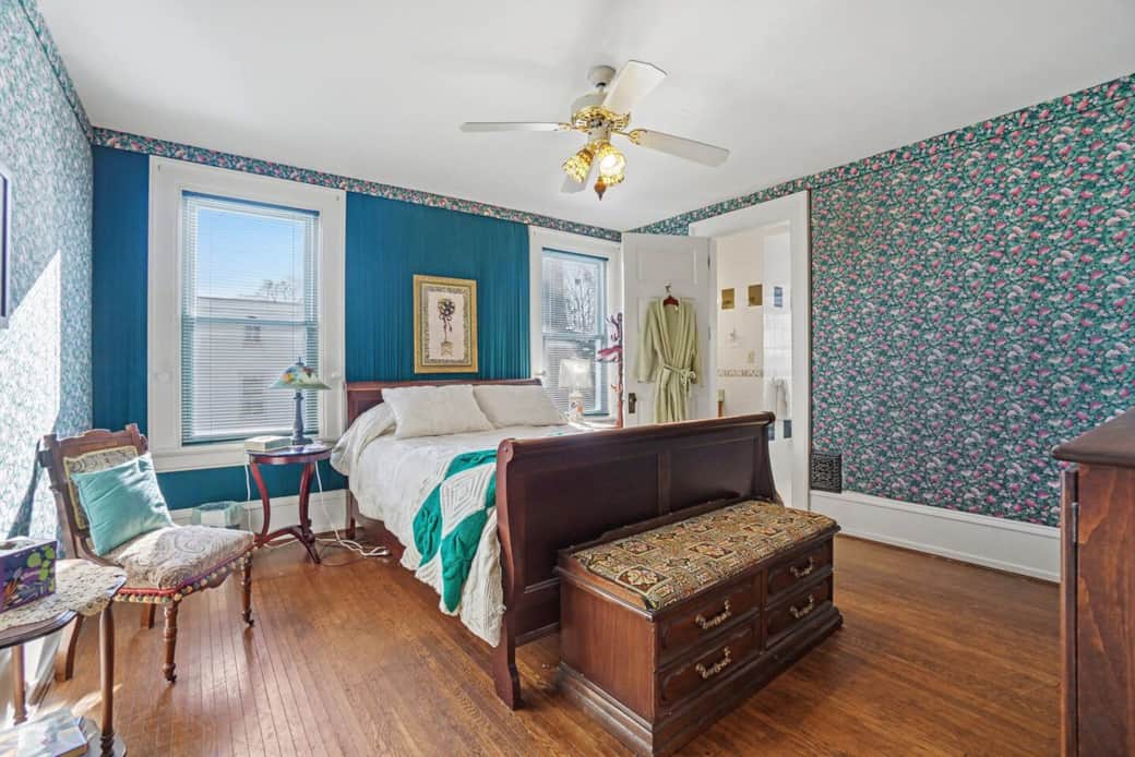 Comfortable queen-size bed on a solid wood sleigh bedframe Comfortable queen-size bed on a solid wood sleigh bedframe