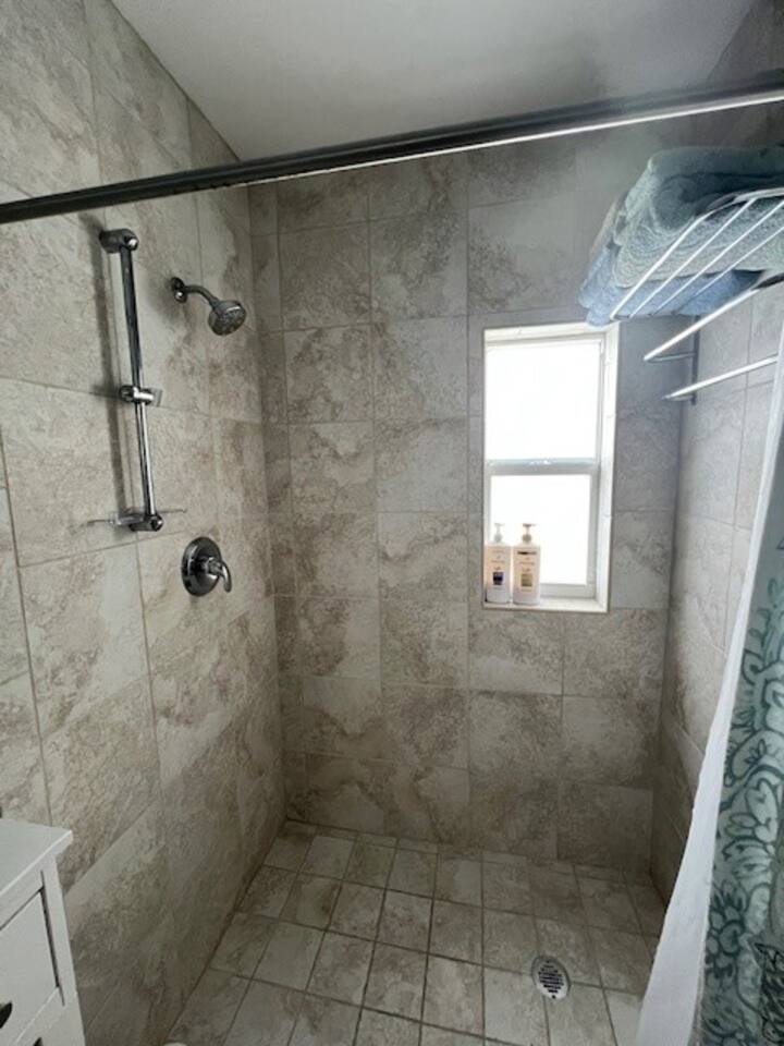 First Floor -1 Bedroom Condo Steps from Beach photo 6