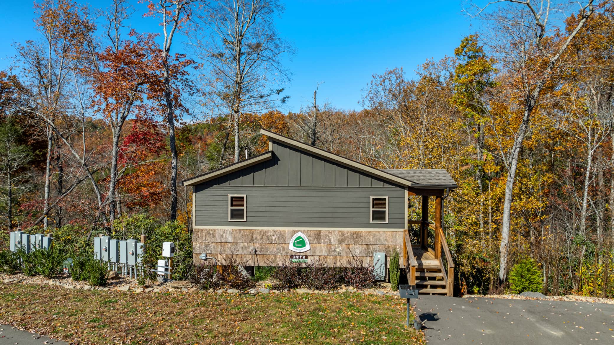 King Cabin 8 | Full Kitchen + Private Hot Tub — Cosby — vacation rental