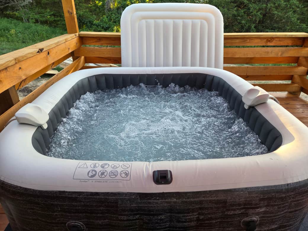 6-person hot tub 6-person hot tub