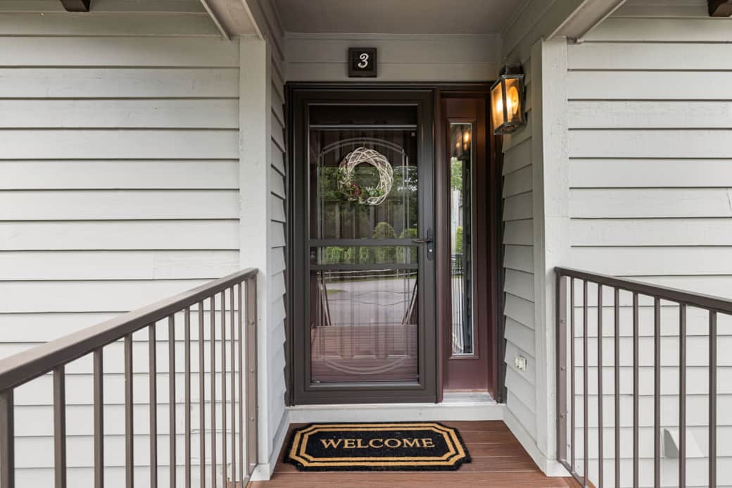 Front door with easy access (7 steps) Front door with easy access (7 steps)