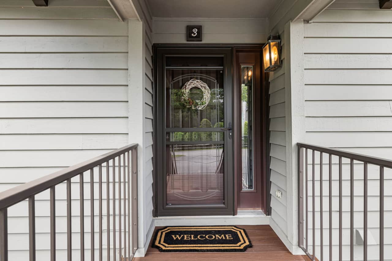 Front door with easy access (7 steps)