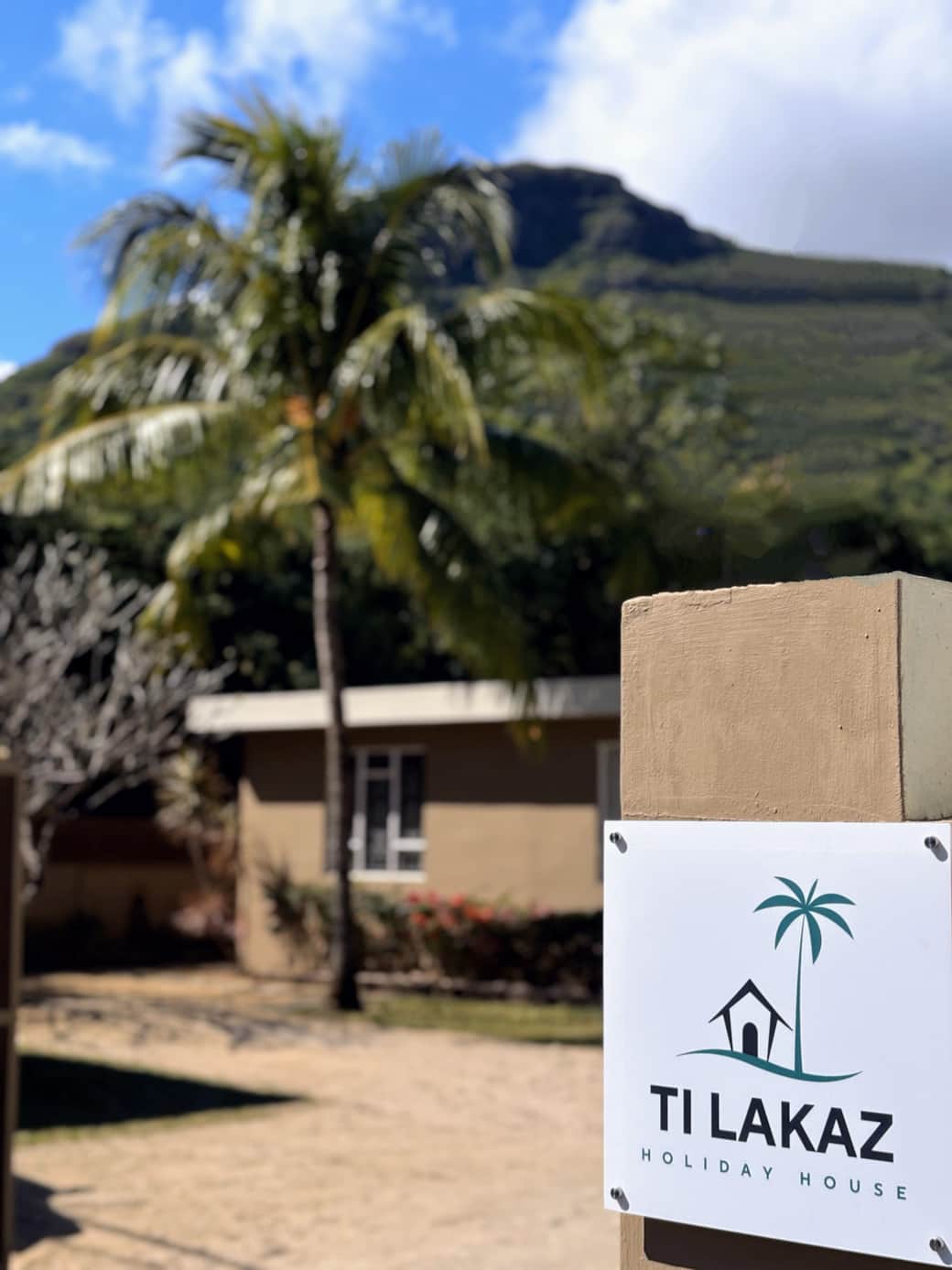 Entrance (1) Entrance (1)