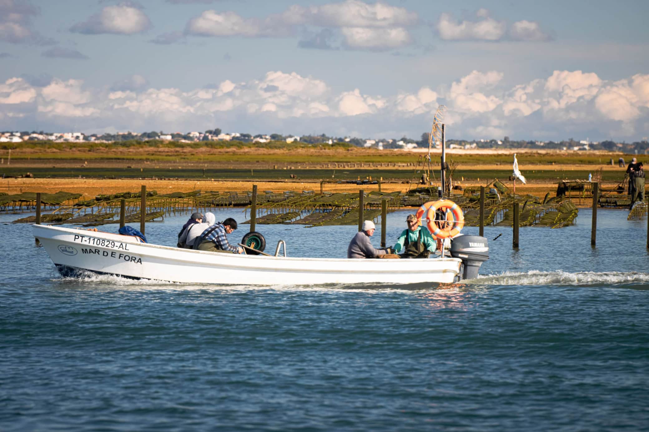 La Ria Formosa e le sue isole con i pescatori locali La Ria Formosa e le sue isole con i pescatori locali
