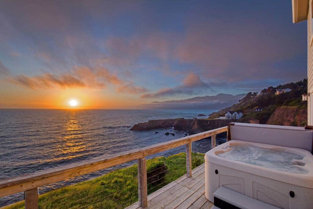 Image showcasing Exquisite Oceanview! Private Hot Tub! Oceanfront - Apartment in Shelter ...