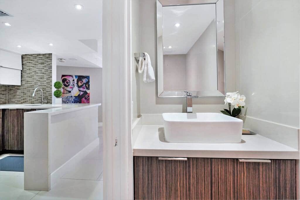 1/2 bathroom, front entryway