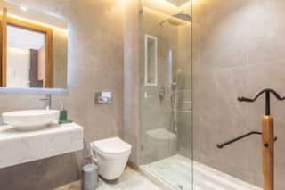 Stunning and Comfortable apartment — photo 11