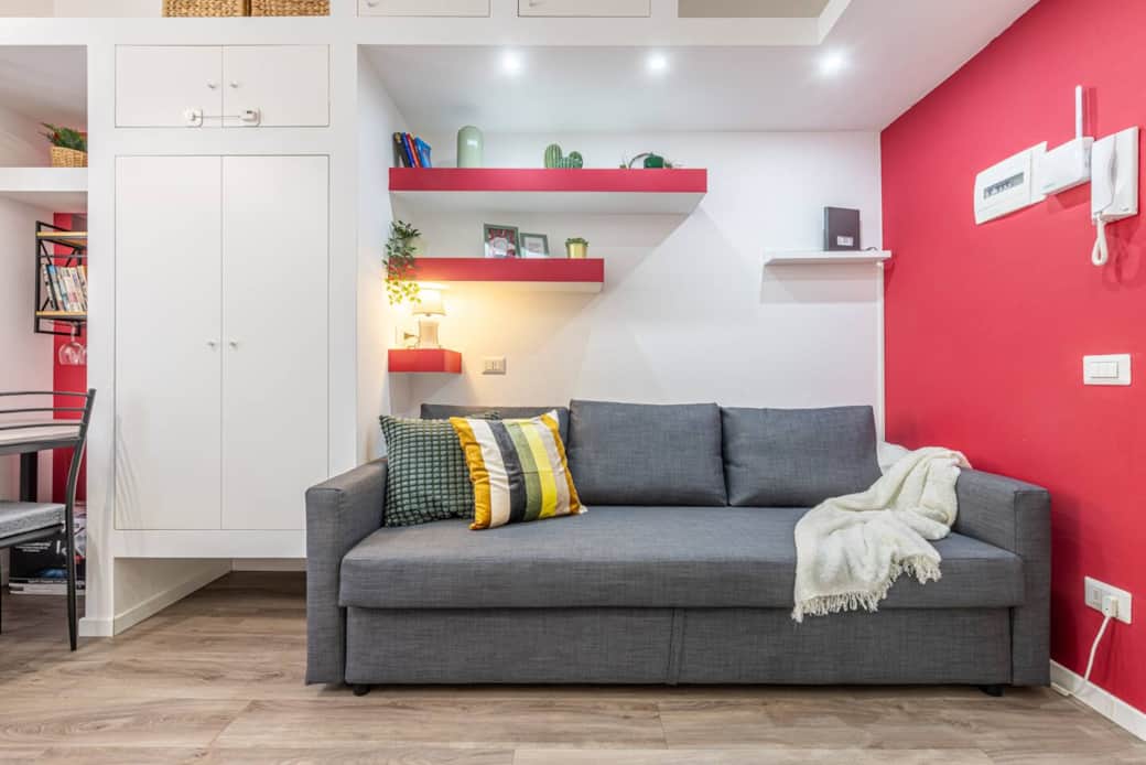 Un comodo divano per rilassarsi tra un giro turistico e l'aperitivo serale. A due passi da casa troverete alcuni tra i migliori bar e ristoranti per passare una piacevole serata.