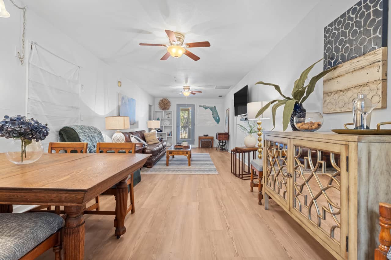 Living Area/Dining