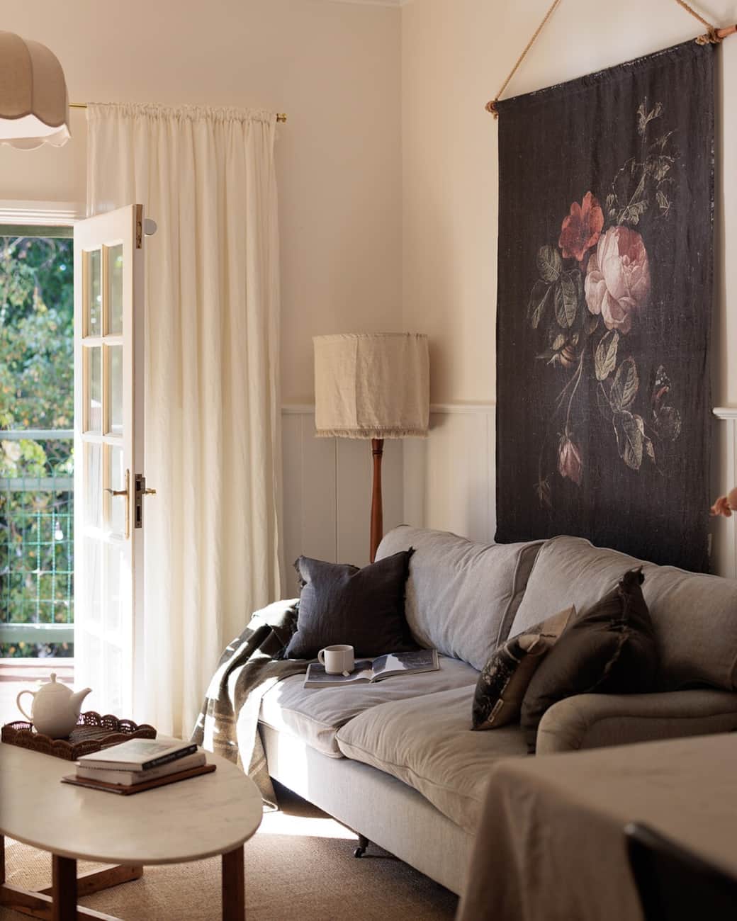 A beautiful country lounge room with lovely soft furnishings.  It's the perfect place to relax and unwind after a day of exploring Beechworth.  A gorgeous rose wall hanging creates a warm and welcoming space.  