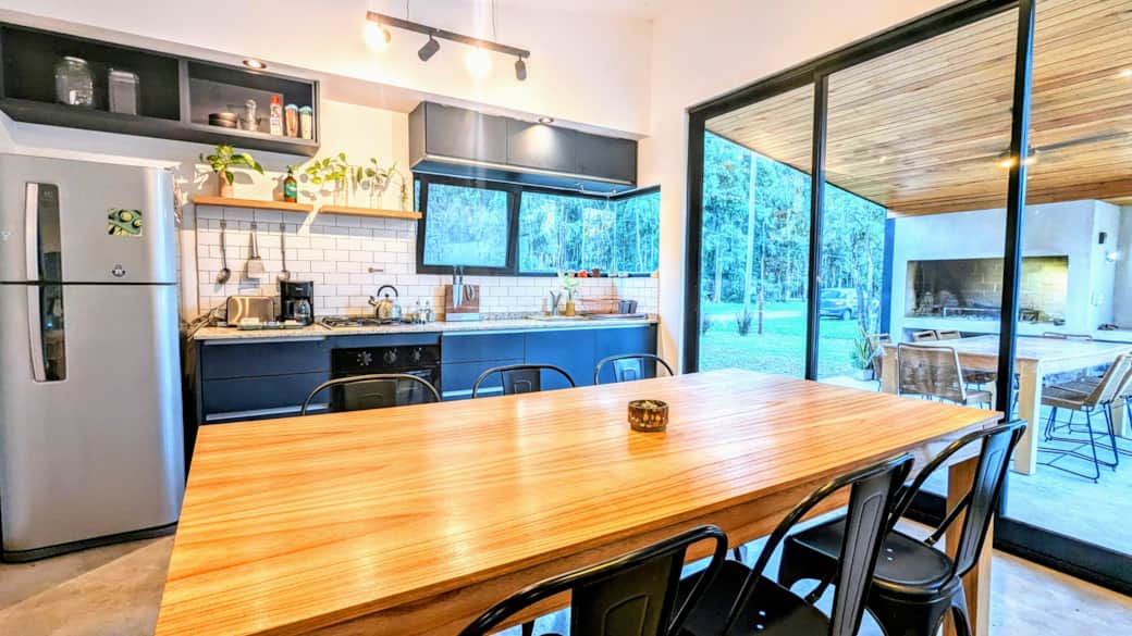 Dining room, furnished kitchen, ceiling fan, weekend getaway vacation home, Campo Timbó