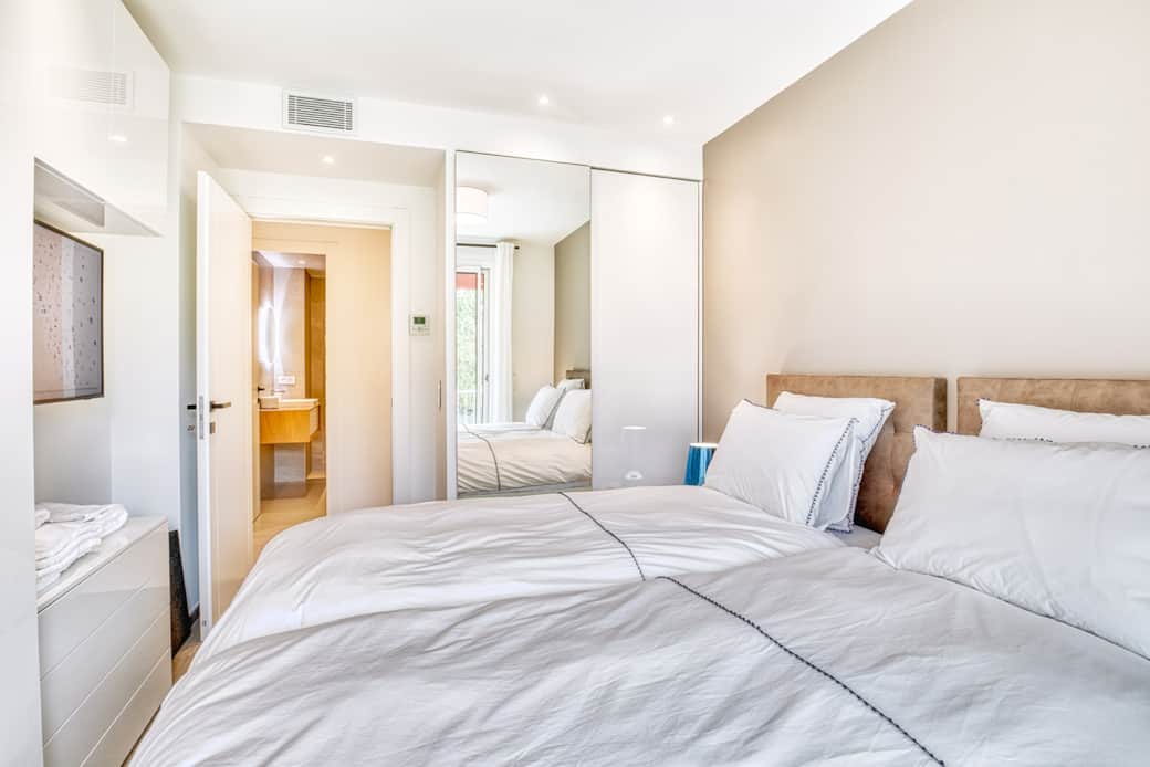 Bedroom 3, with 2 single beds (90x200cm), AC , Samsung Frame TV 46" Bedroom 3, with 2 single beds (90x200cm), AC , Samsung Frame TV 46"