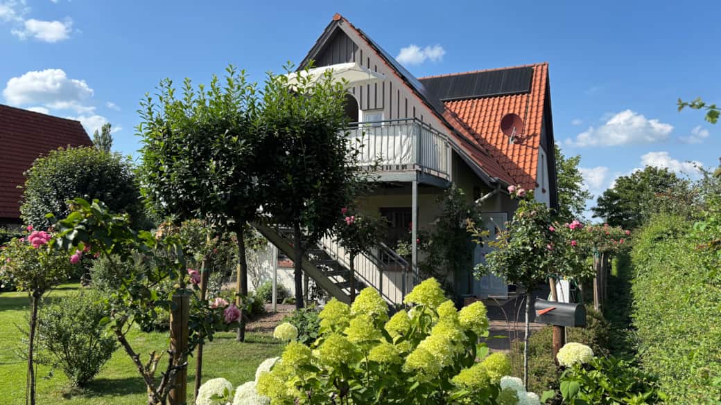 Blick auf die Ferienwohnung mit Süd-Balkon