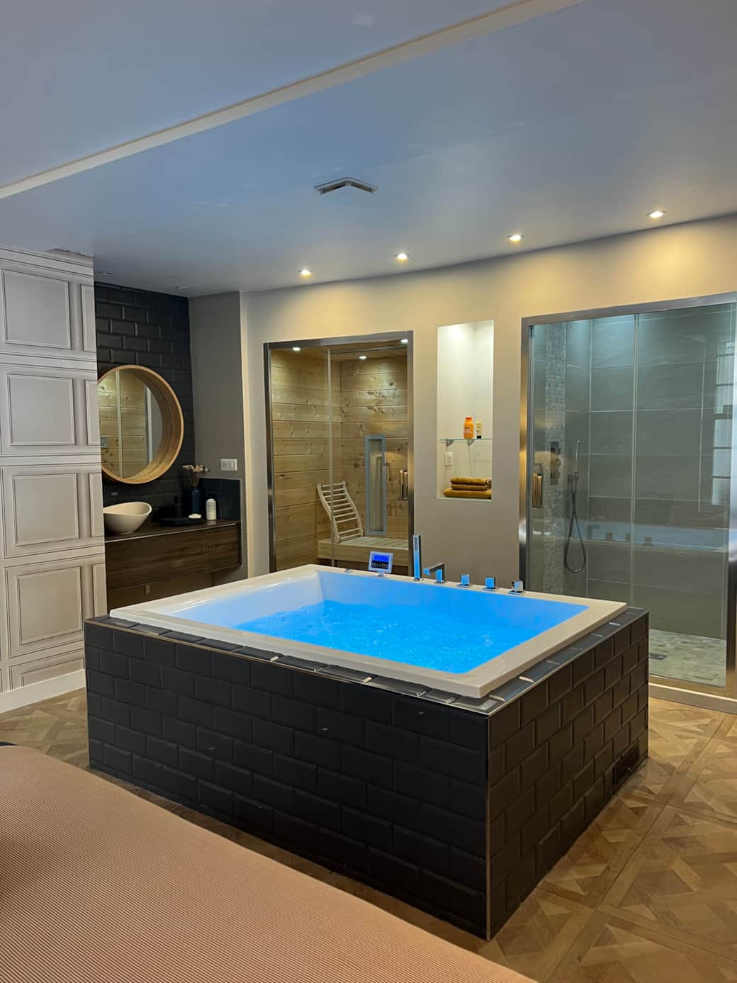 2 - CLEAR BATHTUB