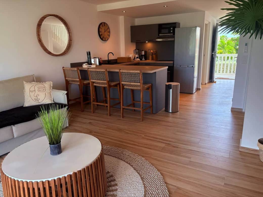 Kitchen open to the living room Allamanda 106