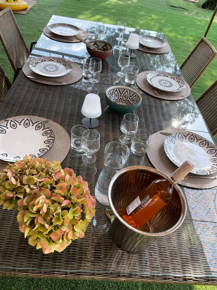 Large table matin, midi et soir