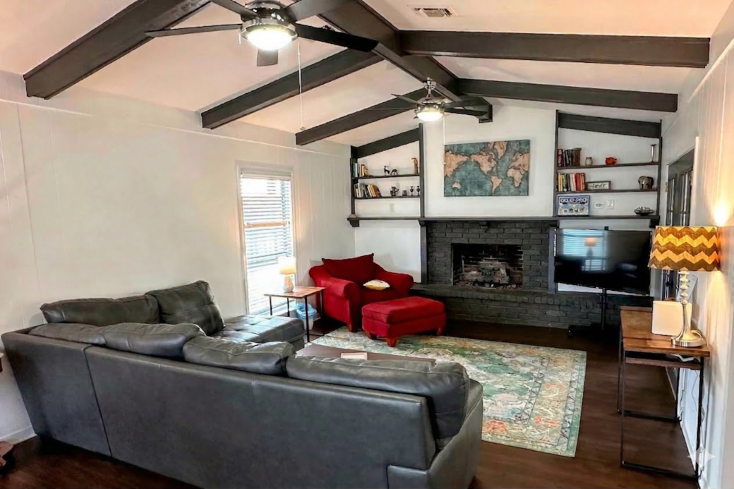 1cLiving room with gas log fireplace 1cLiving room with gas log fireplace