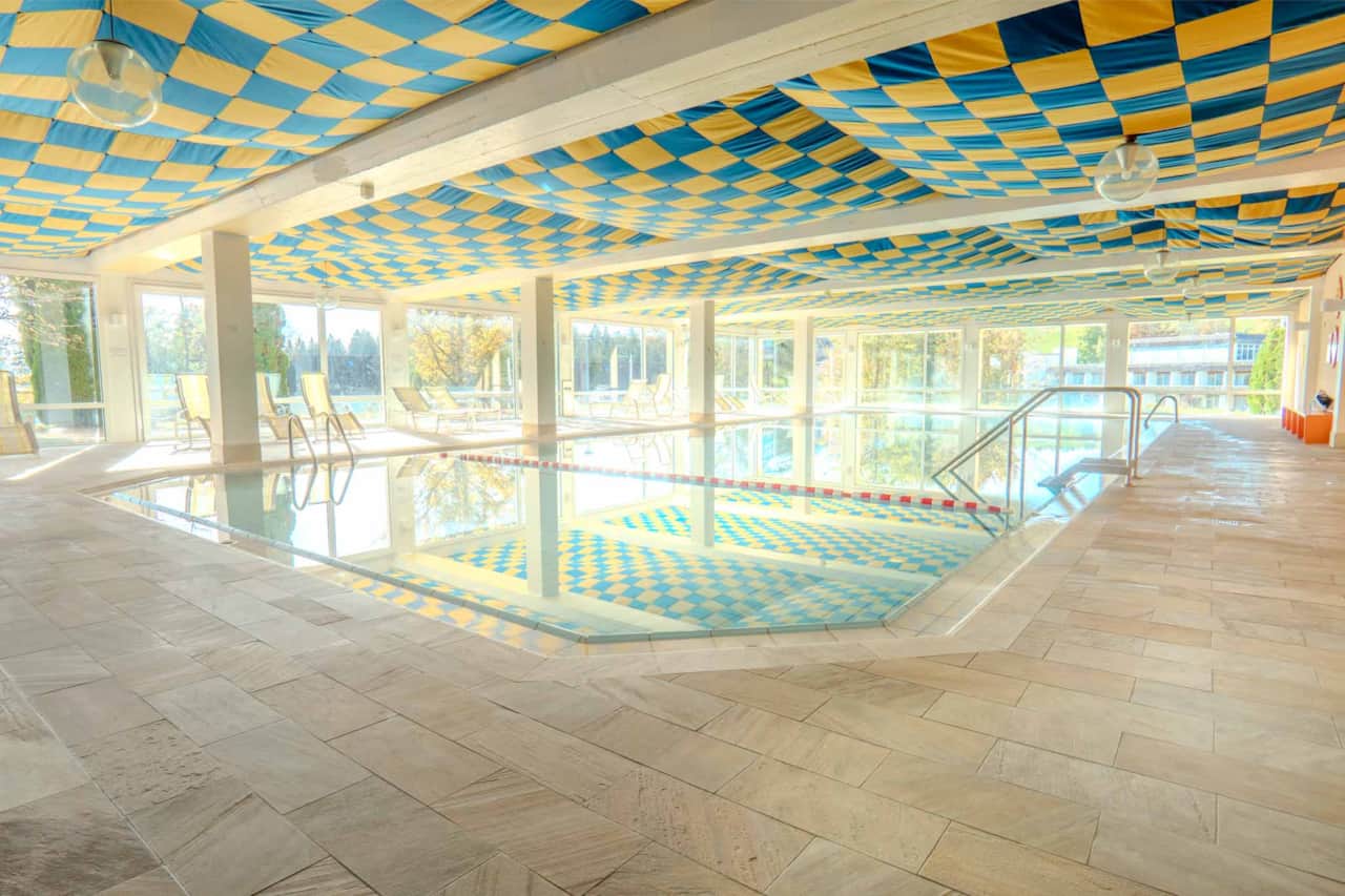 Kostenlose Nutzung des Indoor-Pools mit Sauna