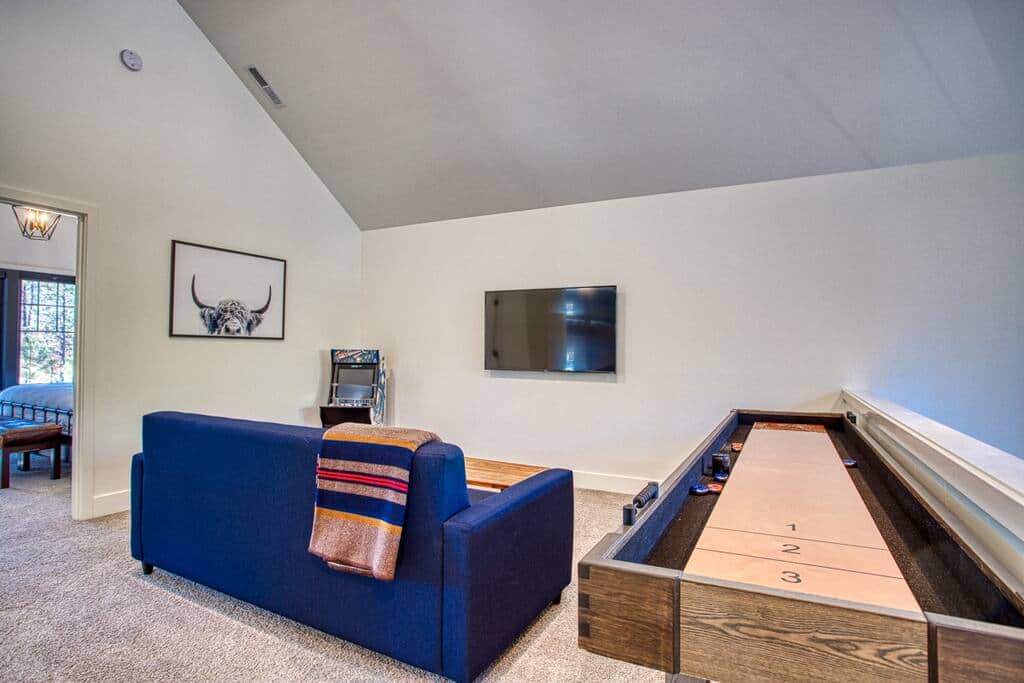 Upstairs play room with shuffleboard and arcade