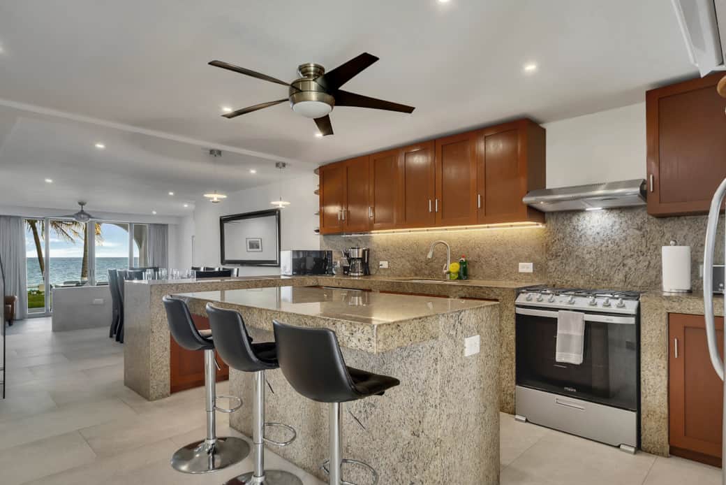 Kitchen with island Kitchen with island