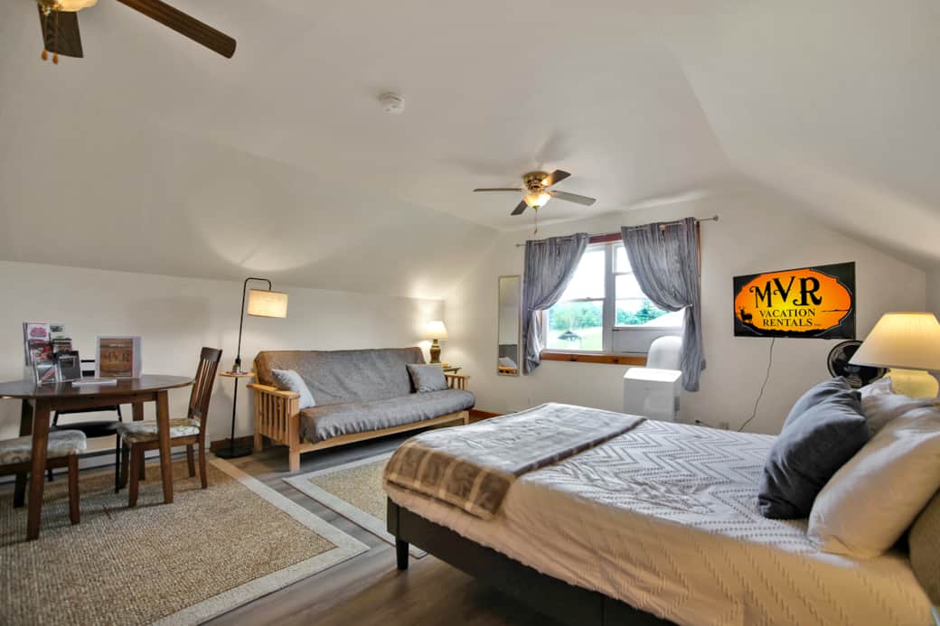 1 Queen bed, 1 Futon, Wifi, 1 window AC unit 
