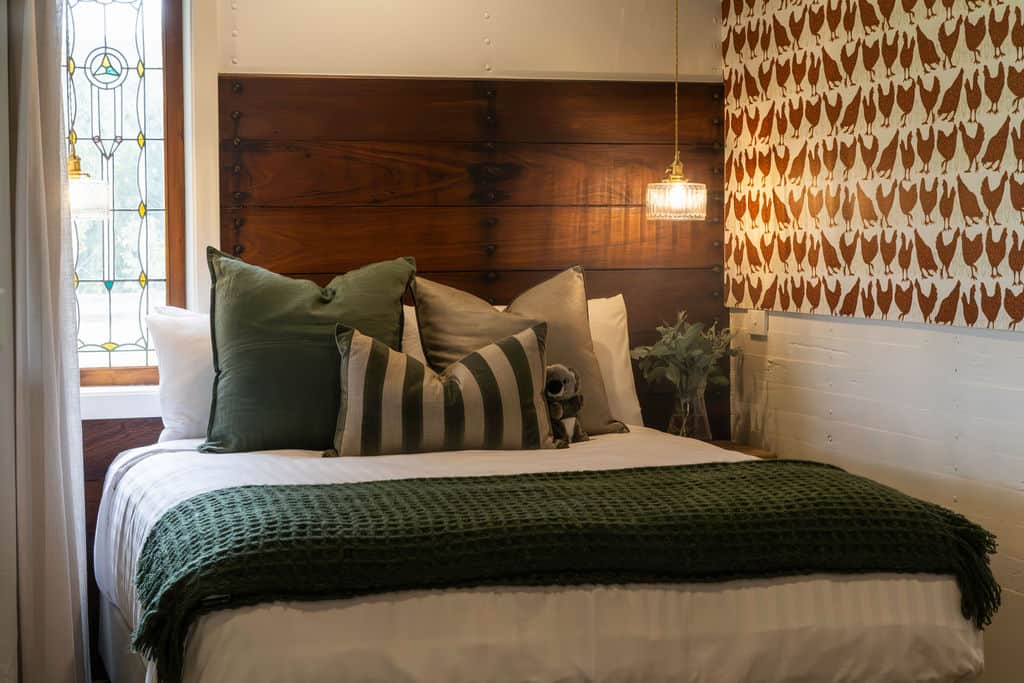 Bedroom - Queen bed Bedroom - Queen bed