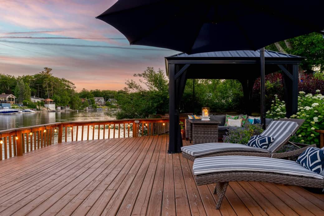 Relax in our charming riverfront gazebo and savor the breathtaking sunsets. This serene spot offers the perfect place to unwind, surrounded by the natural beauty of the river. Relax in our charming riverfront gazebo and savor the breathtaking sunsets. This serene spot offers the perfect place to unwind, surrounded by the natural beauty of the river.