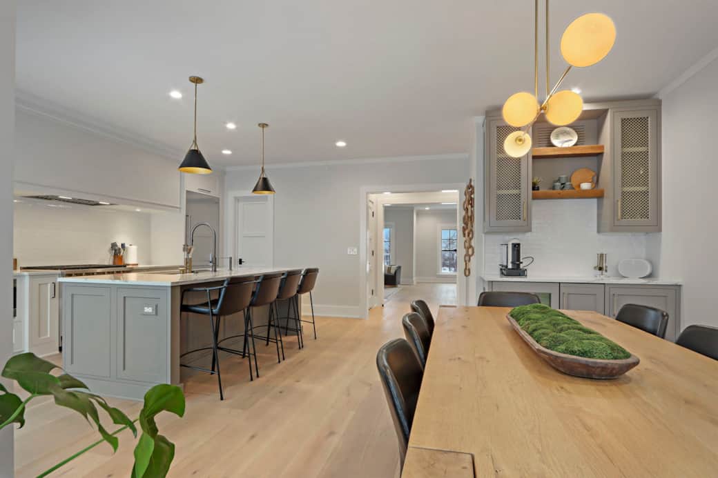 Kitchen & dining (2nd floor)