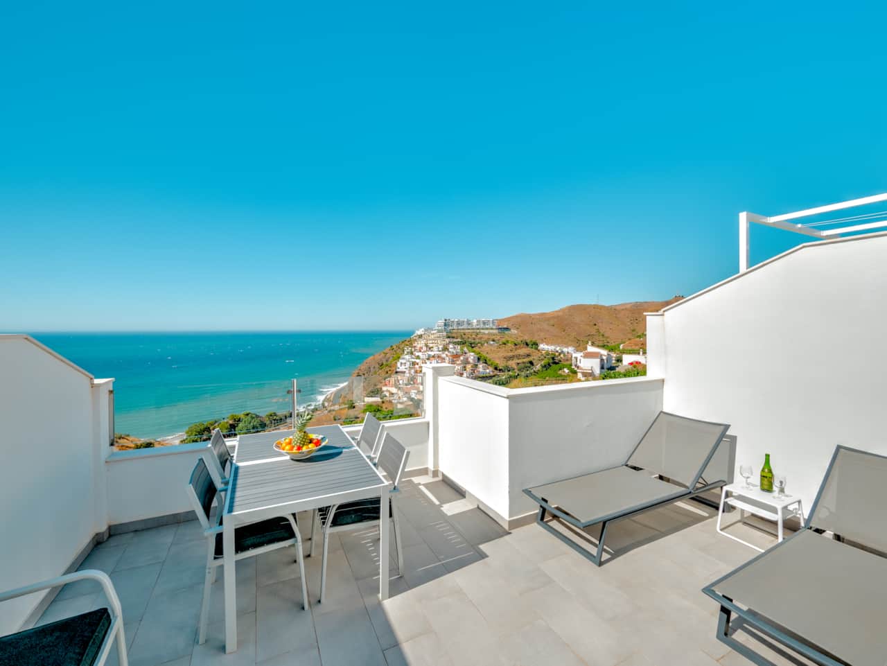 Sunny roof terrace with dining area and sun loungers. Unbeatable sea view!