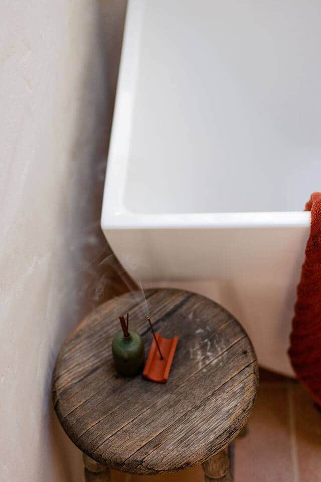 A bath designed for 2 adults to fit comfortably in together. A bath designed for 2 adults to fit comfortably in together.