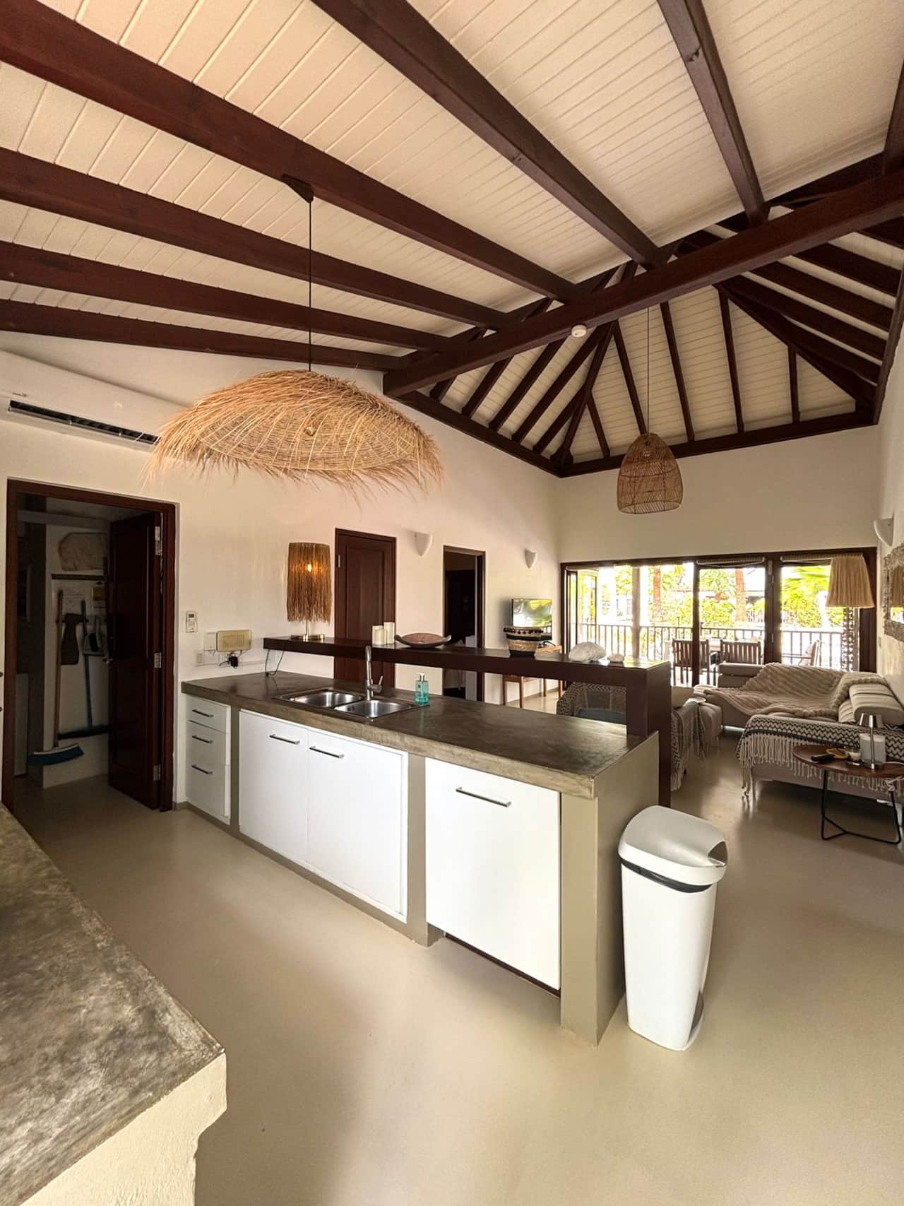 Kitchen - Livingroom