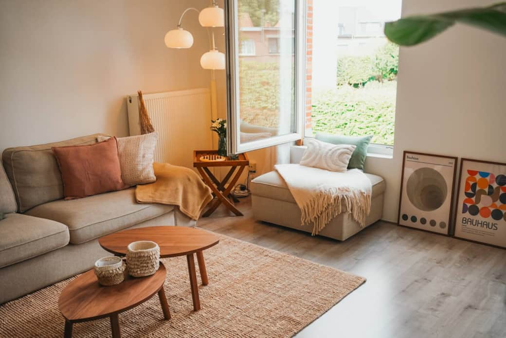Cozy sitting area with plenty of natural light. Perfect to relax! Cozy sitting area with plenty of natural light. Perfect to relax!