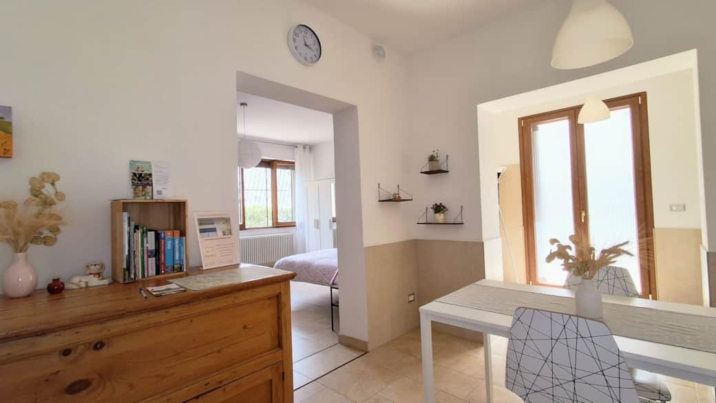 Suite overview: the dining area in the foreground and the sleeping area in the background. Suite overview: the dining area in the foreground and the sleeping area in the background.