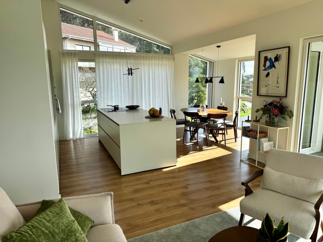 Open-plan design with coastal views and a warm, quiet setting to relax and connect.