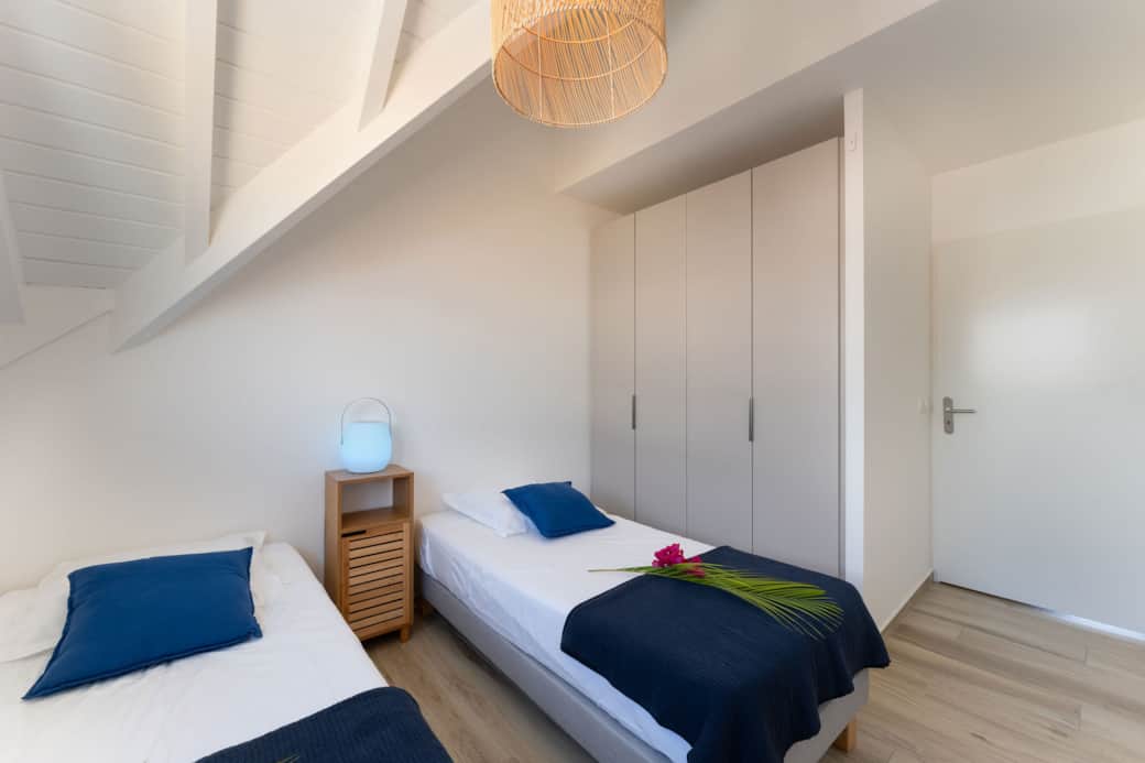 11 Main Floor Bed Room Config 2 lits 11 Main Floor Bed Room Config 2 lits