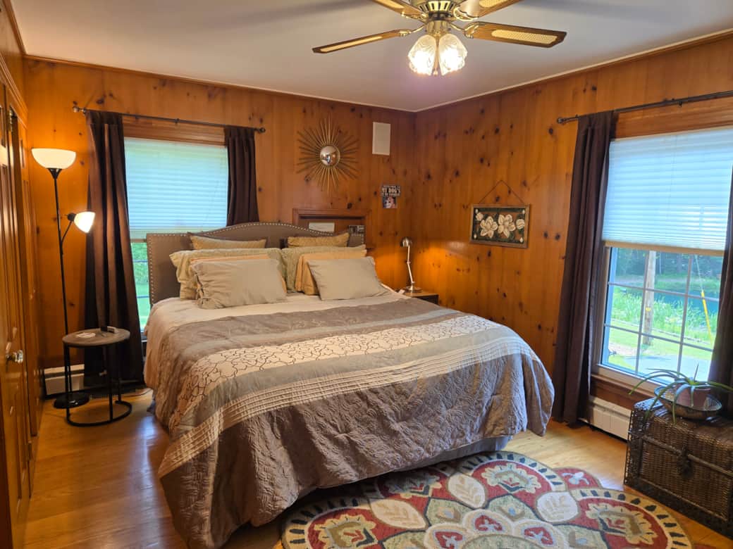 King bedroom overlooking the pond King bedroom overlooking the pond
