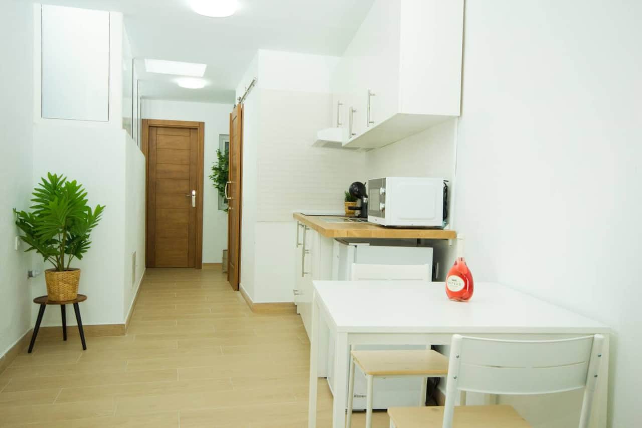 Espacio funcional para preparar comidas en Atlantic Breeze Lanzarote