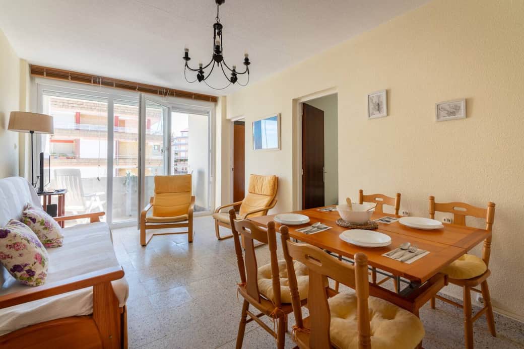 Salón comedor con terraza. Salón comedor con terraza.